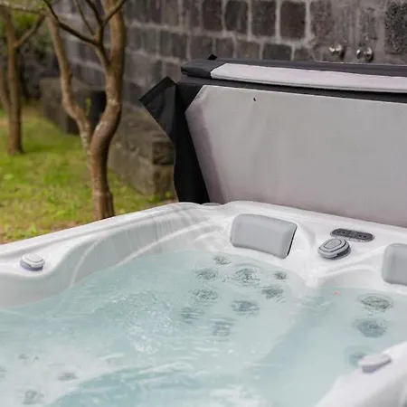 Semesterbostad Monaco House Com Jacuzzi E Estacionamento Ponta Delgada