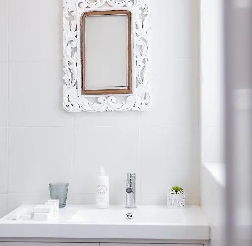 Semesterbostad Monaco House Com Jacuzzi E Estacionamento Ponta Delgada