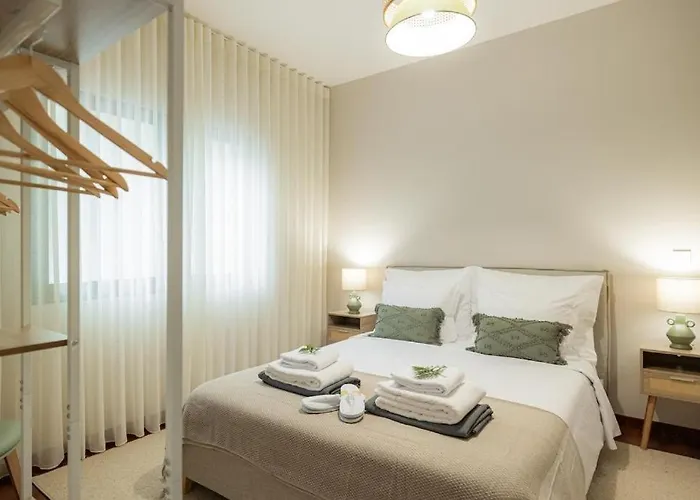 Monaco House Com Jacuzzi E Estacionamento Semesterbostad Ponta Delgada