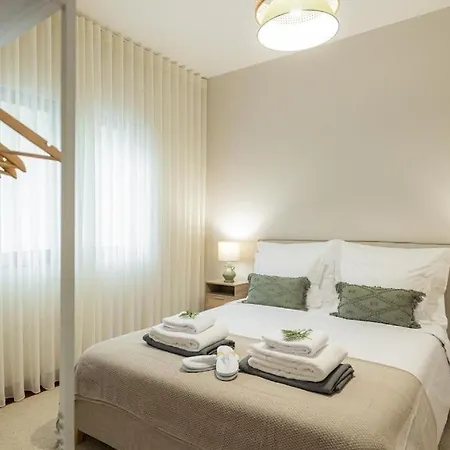 Monaco House Com Jacuzzi E Estacionamento Vakantiehuis Ponta Delgada