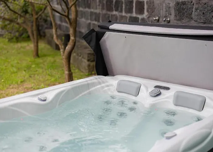 Ferienhaus Monaco House Com Jacuzzi E Estacionamento Ponta Delgada